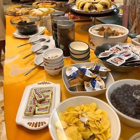 Lazzarini ホテル 3*