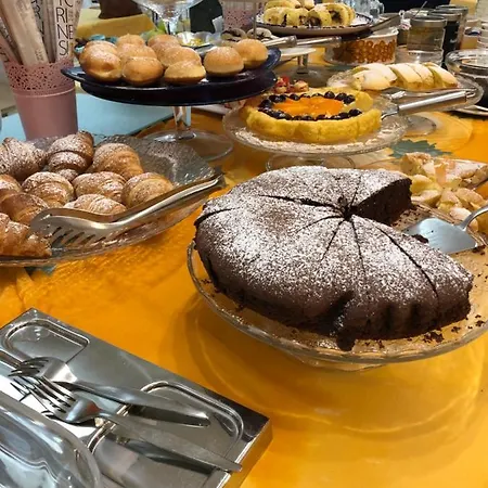 ホテル Lazzarini ベラーリア・イジェア・マリーナ